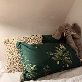 Zierkissen in Beige und Grün und Stoffelefant